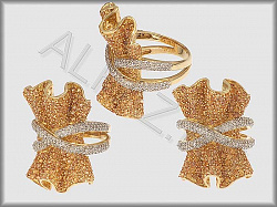 Кольцо  из желтого золота 750 пробы с бриллиантами и сапфирами