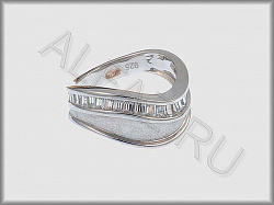 Кольцо из серебра 925 пробы с фианитами и пескоструйной обработкой